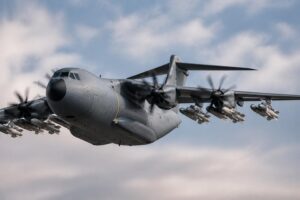 découvrez comment l’a400m d’airbus entre dans une nouvelle ère en intégrant la capacité de lancer des missiles, renforçant ainsi ses performances militaires et stratégiques.