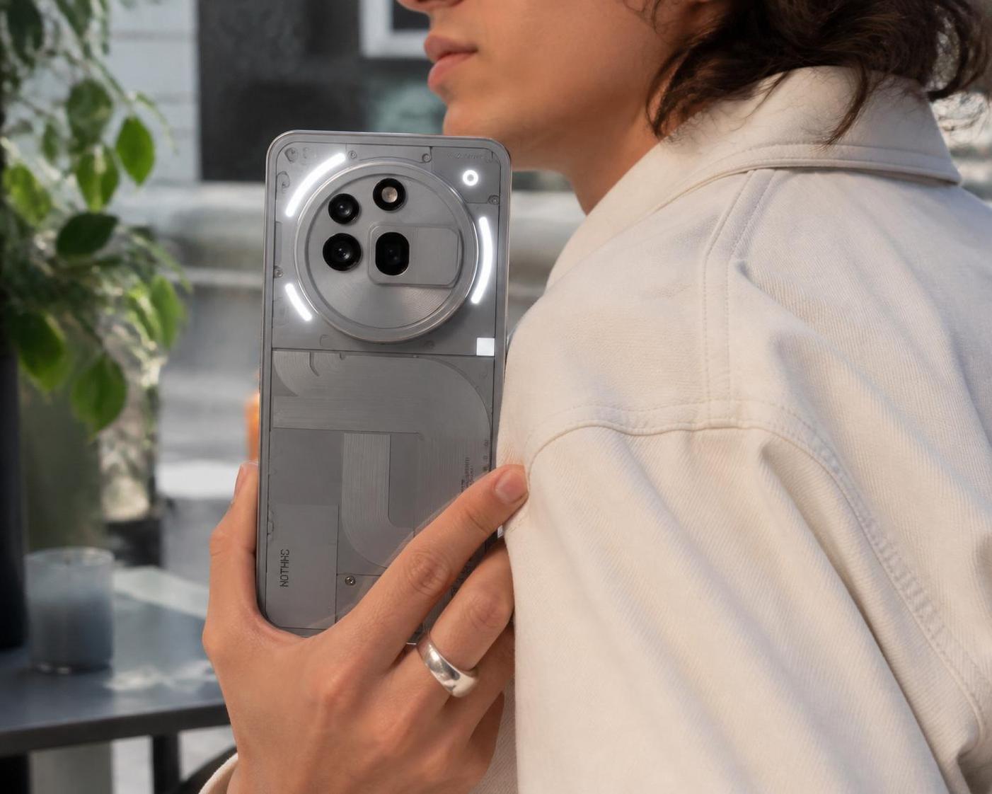 découvrez le nothing phone (4a) pro, un smartphone alliant performance et design élégant, disponible à moins de 500 euros. l'excellence technologique accessible à tous.